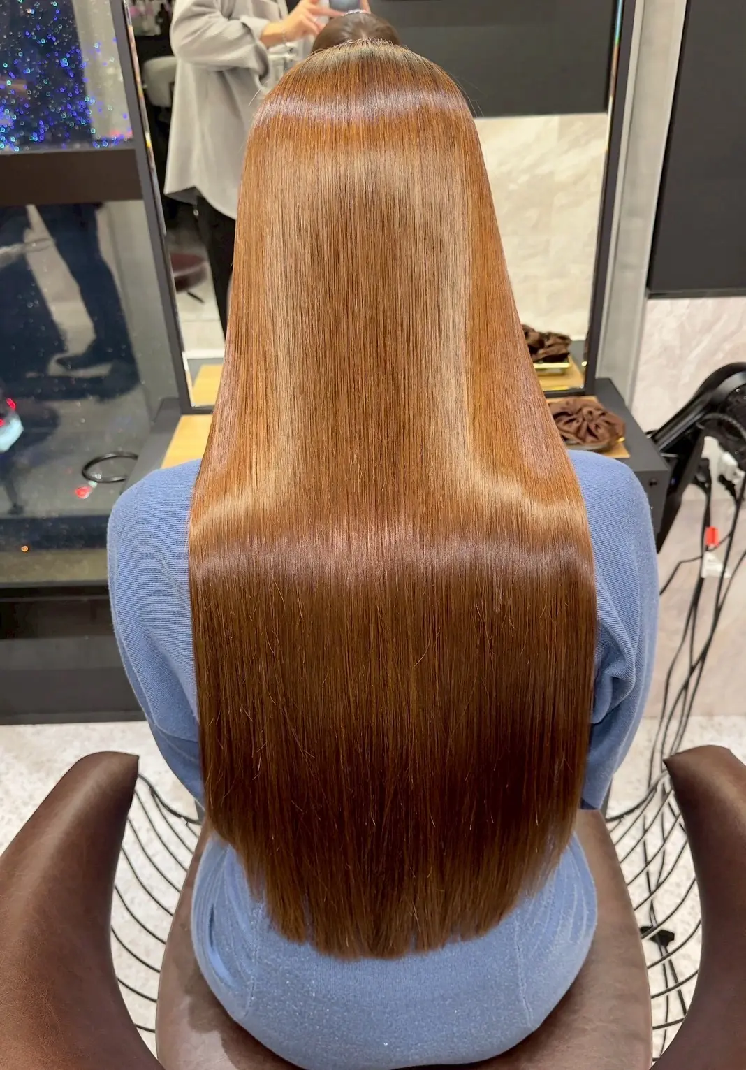 ブラウンヘアのトリートメント後の艶のある仕上がり